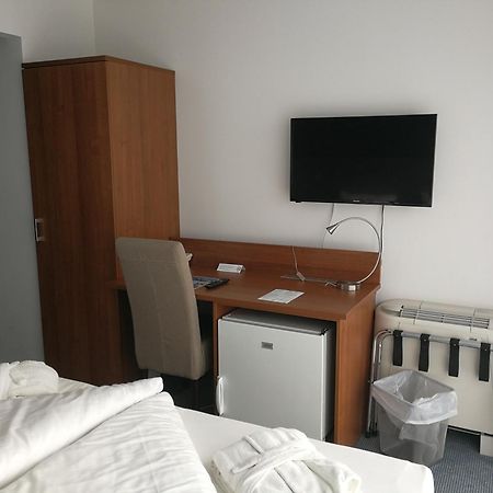 Hotel Yacht Wellness & Business Siofok Ngoại thất bức ảnh