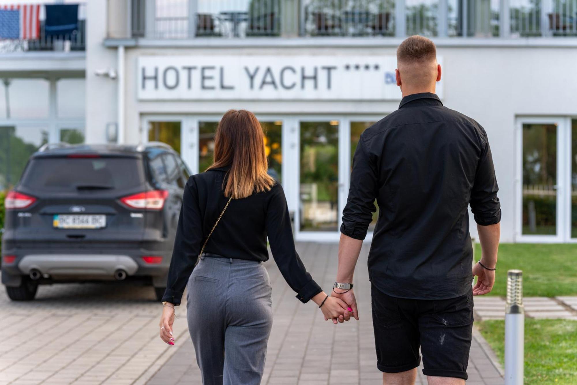 Hotel Yacht Wellness & Business Siofok Ngoại thất bức ảnh