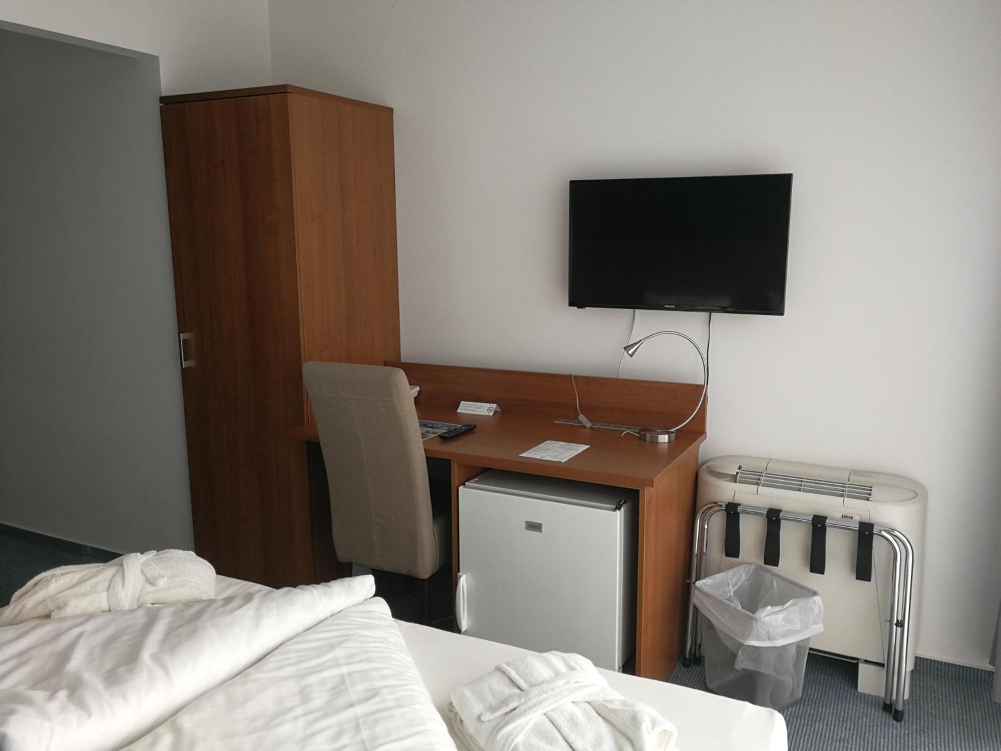 Hotel Yacht Wellness & Business Siofok Ngoại thất bức ảnh