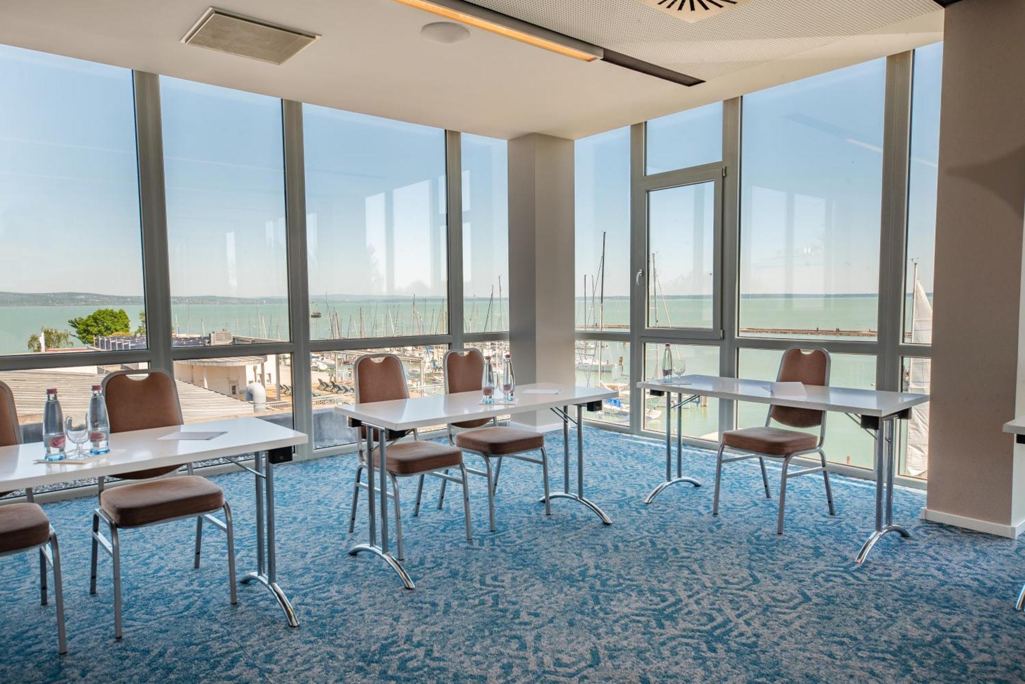 Hotel Yacht Wellness & Business Siofok Ngoại thất bức ảnh